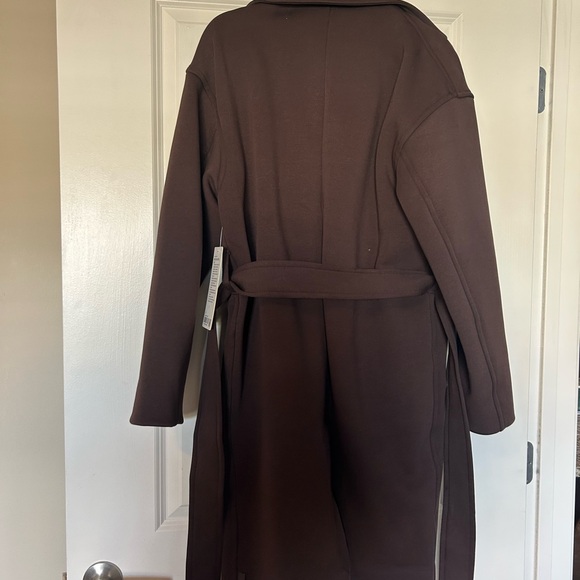 Lululemon coat - Picture 3 of 4